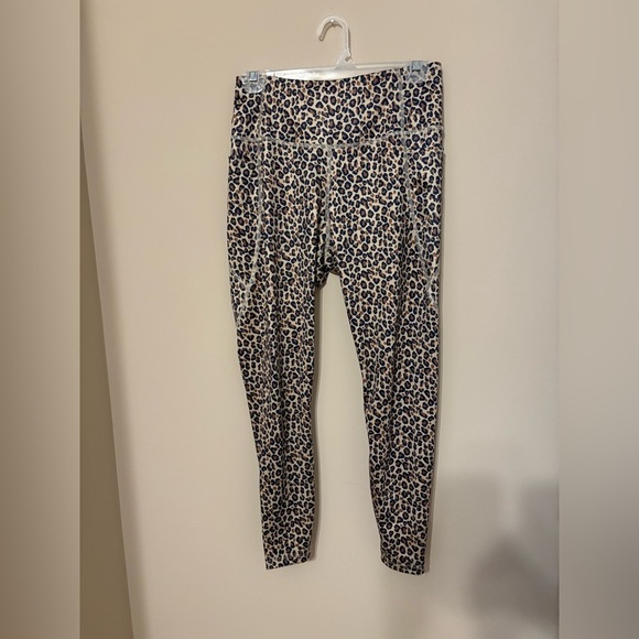 Crown & Ivy Women's Leopard Print Leggings Size S Yoga Running - Picture 2 of 6